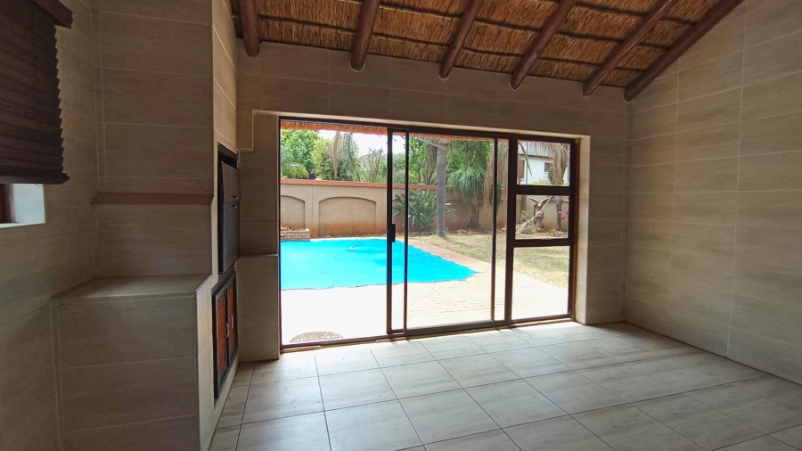 5 Bedroom Property for Sale in Melodie North West